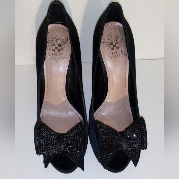 VINCE CAMUTO 7 BLACK SATIN & SPARKLY RHINESTONES PLATFORM HEELS w BOW cocktail - Picture 2 of 11